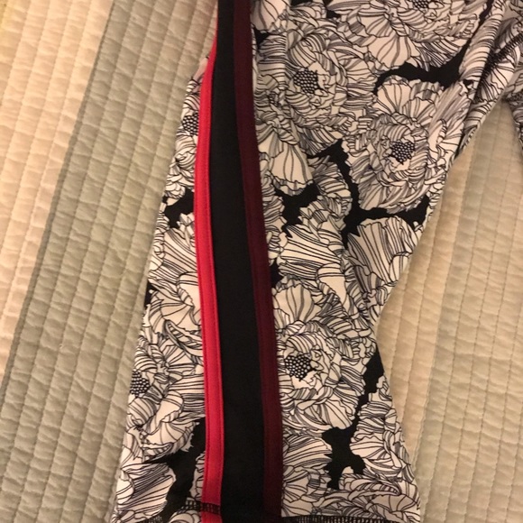 Gap fit workout capris Large - Picture 2 of 2